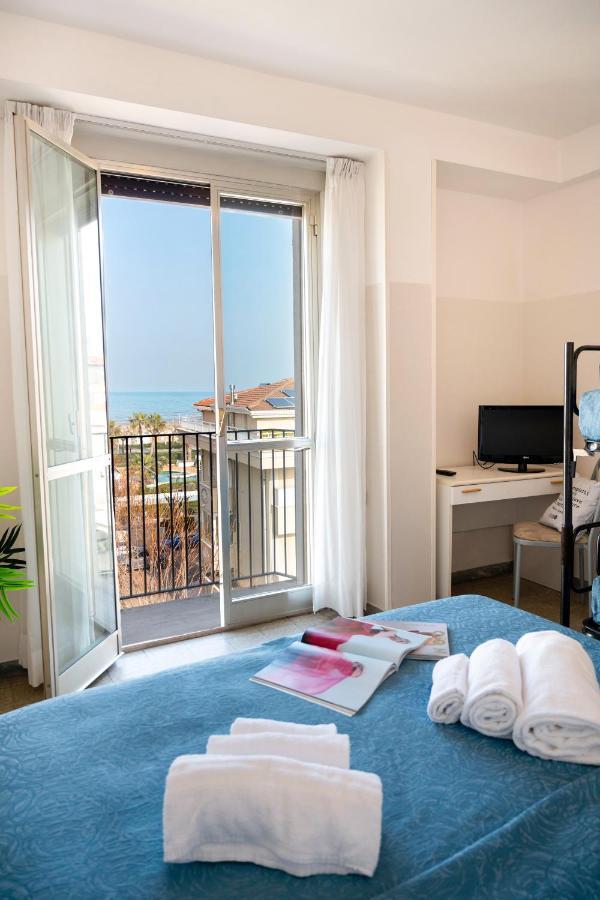 Hotel Selene - Vista Mare Риччоне Экстерьер фото