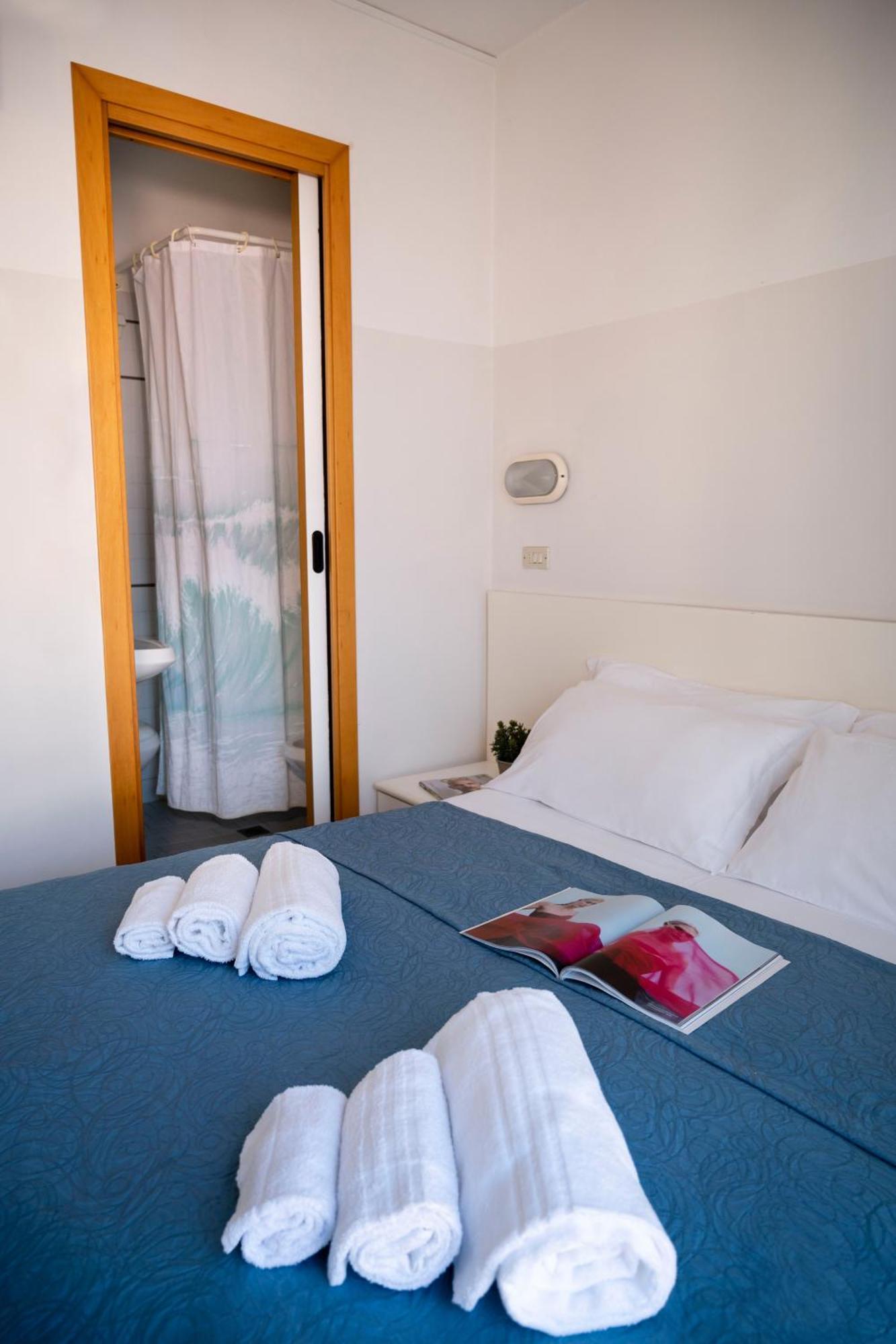 Hotel Selene - Vista Mare Риччоне Номер фото