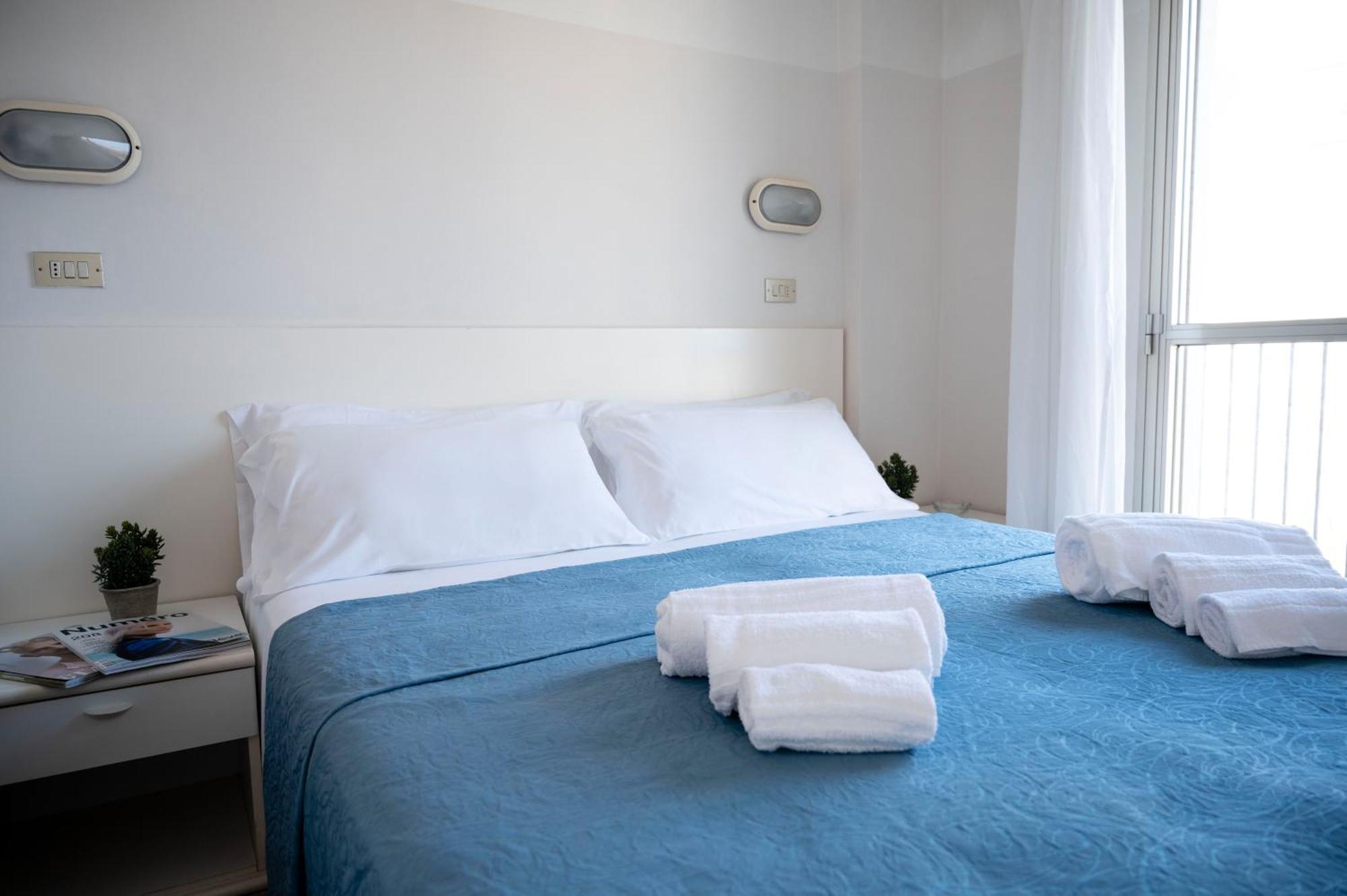 Hotel Selene - Vista Mare Риччоне Номер фото
