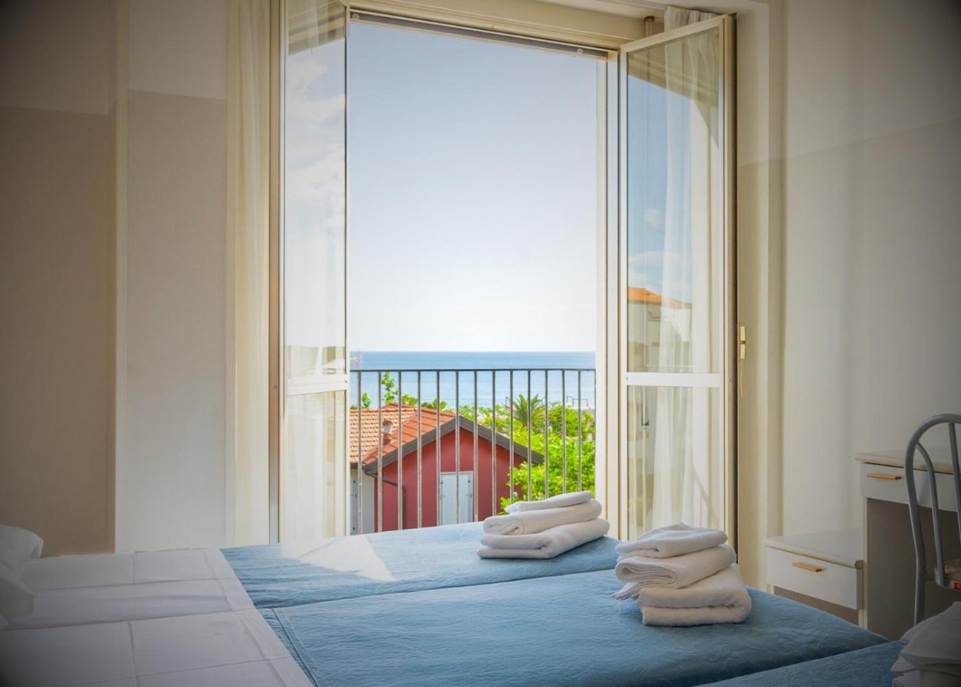 Hotel Selene - Vista Mare Риччоне Экстерьер фото