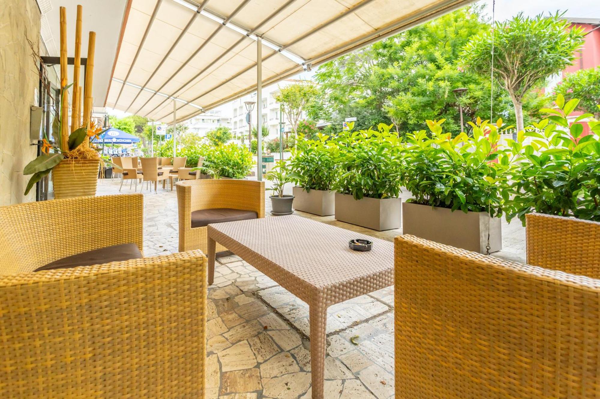 Hotel Selene - Vista Mare Риччоне Экстерьер фото