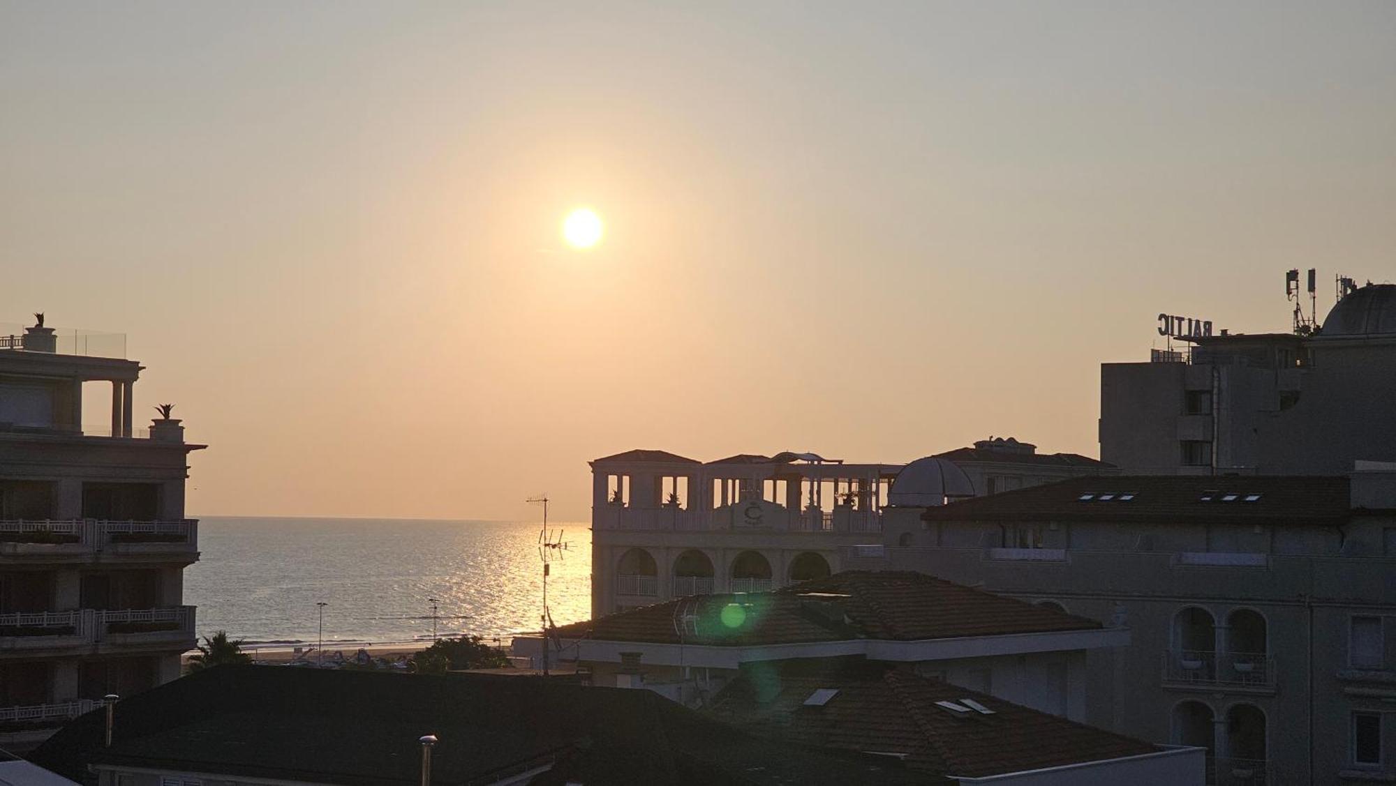 Hotel Selene - Vista Mare Риччоне Экстерьер фото