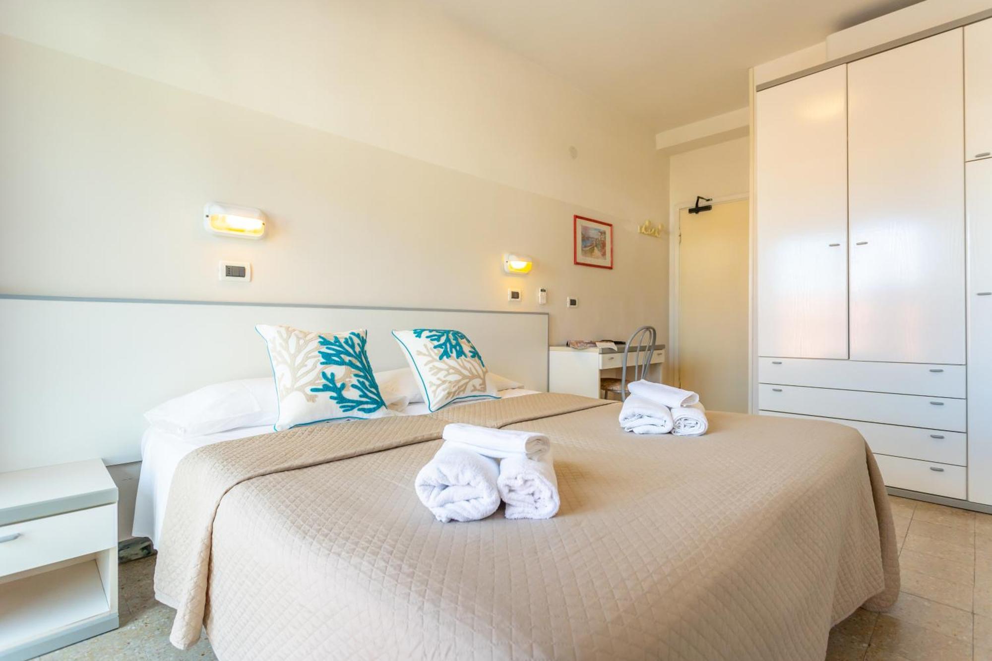 Hotel Selene - Vista Mare Риччоне Экстерьер фото